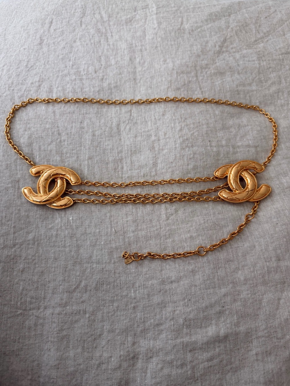 Vintage CHANEL Gold Double-Chain CC Logo Waist Belt - Picture 3 of 11